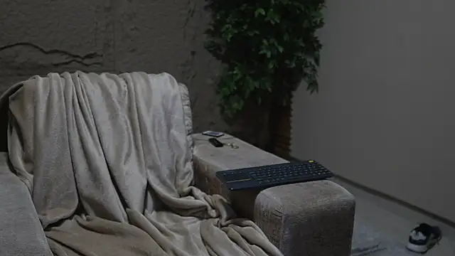 Snapshot of Logan_Varela chatting on October 12, 12:59 pm Logan Varela online show from October 12, 12:59 pm