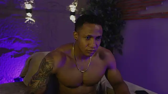 Snapshot of Logan_Varela chatting on October 15, 8:42 pm Logan Varela online show from October 15, 8:42 pm