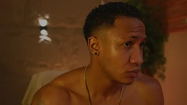 Snapshot of Logan_Varela chatting on October 21, 9:48 pm Logan Varela online show from October 21, 9:48 pm