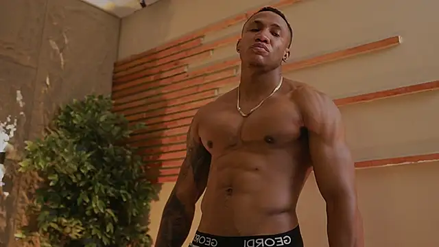 Snapshot of Logan_Varela chatting on October 26, 1:00 am Logan Varela online show from October 26, 1:00 am