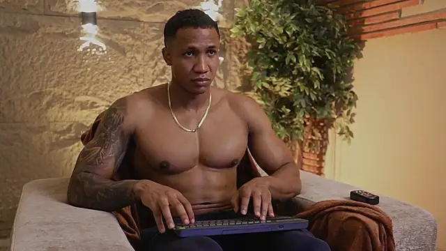 Snapshot of Logan_Varela chatting on October 28, 6:32 pm Logan Varela online show from October 28, 6:32 pm