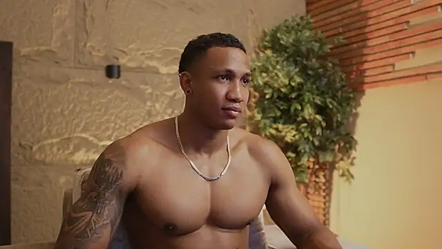 Logan Varela online show from November 5, 12:49 pm