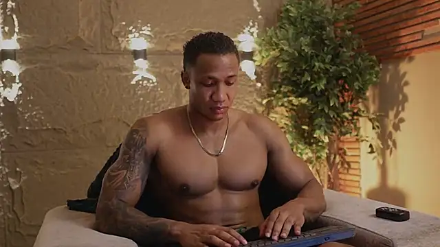 Logan Varela online show from November 18, 8:57 pm