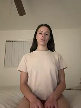 brookehoneynina online show from February 5, 1:04 am