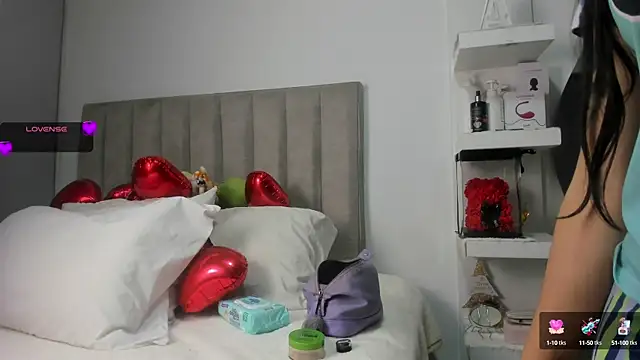 Snapshot of Queen_Antonella_Oficial chatting on February 20, 11:42 am Queen Antonella Oficial online show from February 20, 11:42 am