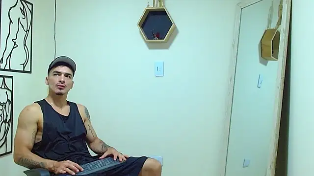 Snapshot of Big_ValentinHunk chatting on December 21, 4:58 pm Big ValentinHunk online show from December 21, 4:58 pm