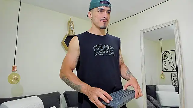 Big ValentinHunk online show from March 12, 9:32 pm