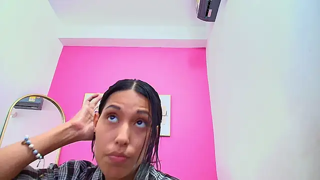 yourcuteneighbourr online show from January 10, 9:34 am