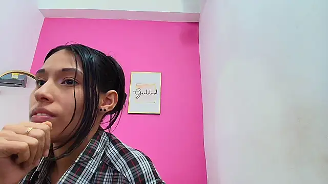 yourcuteneighbourr online show from January 11, 9:36 am