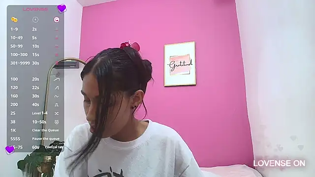 yourcuteneighbourr online show from March 8, 9:28 am