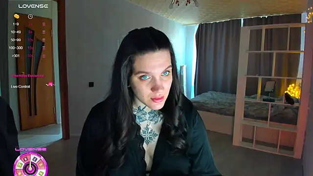 Snapshot of AizaRose chatting on March 18, 6:49 am AizaRose online show from March 18, 6:49 am