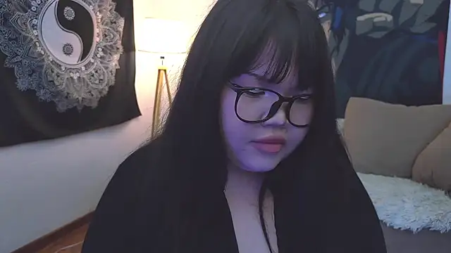 LeyaKan online show from February 9, 9:39 pm