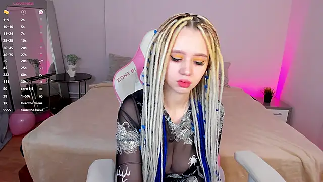 Valerie Woods online show from December 9, 4:23 am