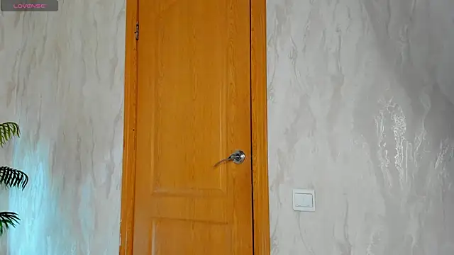 Valerie Woods online show from March 5, 1:23 am