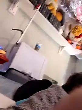 gurlnips online show from January 6, 7:52 am