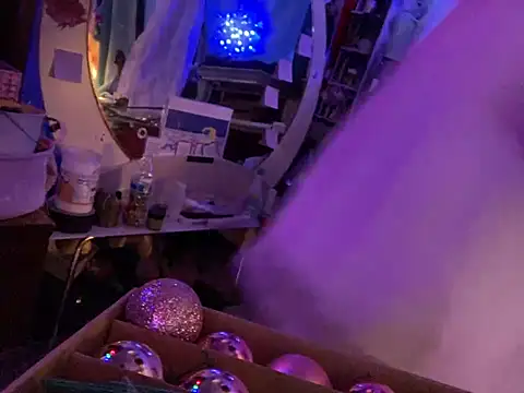 gurlnips online show from January 21, 8:19 am