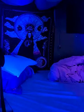 gurlnips online show from January 31, 7:18 am