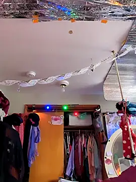 gurlnips online show from February 1, 11:06 pm