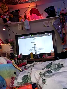 gurlnips online show from February 2, 8:30 pm
