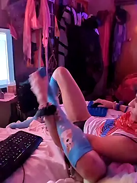 gurlnips online show from February 3, 11:20 am