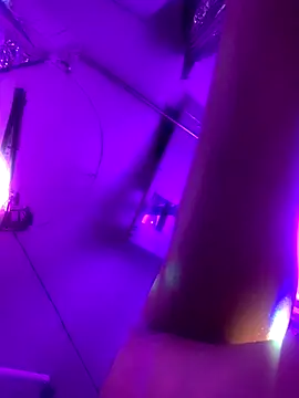 Snapshot of gurlnips chatting on September 29, 7:13 am gurlnips online show from September 29, 7:13 am