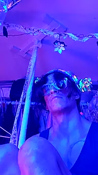 Snapshot of gurlnips chatting on October 13, 5:07 am gurlnips online show from October 13, 5:07 am