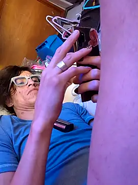 Snapshot of gurlnips chatting on October 19, 9:26 pm gurlnips online show from October 19, 9:26 pm