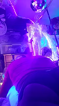 gurlnips online show from March 18, 9:07 pm