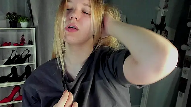 Rebecca Kelly online show from December 20, 2:40 am