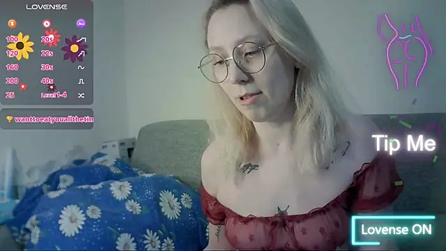 Snapshot of NaozuQAce chatting on April 8, 3:56 pm NaozuQAce online show from April 8, 3:56 pm