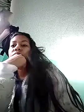 Snapshot of Tiphanydirty3 chatting on February 6, 10:21 pm Tiphanydirty3 online show from February 6, 10:21 pm