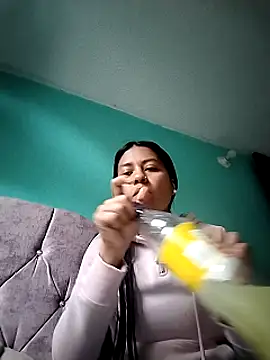 Snapshot of Tiphanydirty3 chatting on February 17, 8:58 pm Tiphanydirty3 online show from February 17, 8:58 pm