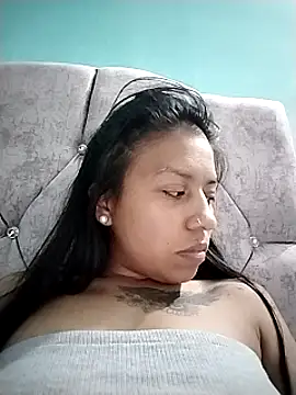 Snapshot of Tiphanydirty3 chatting on February 18, 3:31 am Tiphanydirty3 online show from February 18, 3:31 am