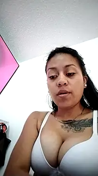 Snapshot of Tiphanydirty3 chatting on April 13, 5:18 pm Tiphanydirty3 online show from April 13, 5:18 pm