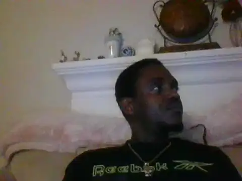Snapshot of Hugedick0071 chatting on December 17, 3:17 am Hugedick0071 online show from December 17, 3:17 am