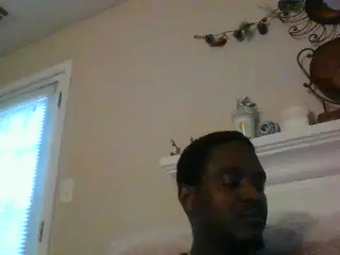 Snapshot of Hugedick0071 chatting on December 18, 9:40 pm Hugedick0071 online show from December 18, 9:40 pm
