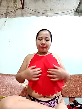 Snapshot of Queen_18200 chatting on October 20, 12:33 am Queen 18200 online show from October 20, 12:33 am