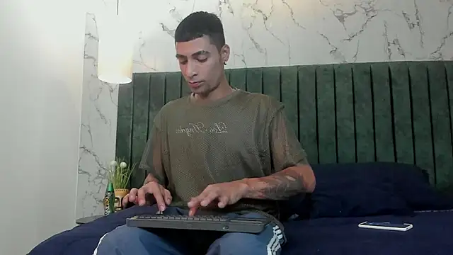 DrakeNeumann online show from February 4, 7:33 pm