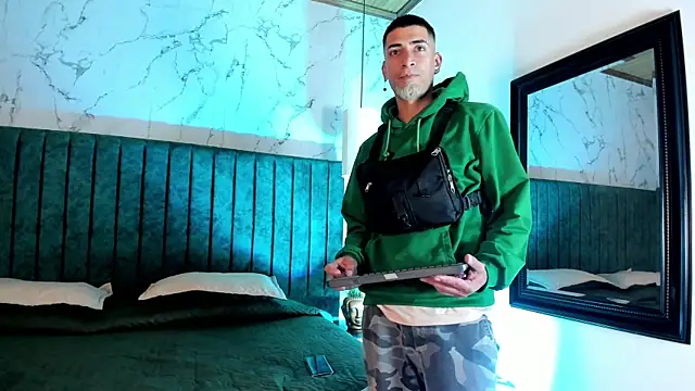 DrakeNeumann online show from September 20, 4:02 am