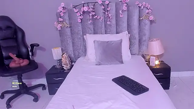 Chleo   online show from February 18, 1:07 pm