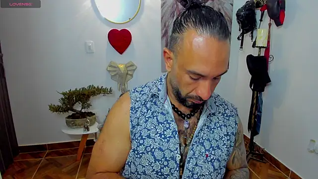 Snapshot of mr_maik chatting on February 21, 11:22 am mr maik online show from February 21, 11:22 am