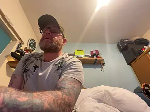 Snapshot of Tattooednakedguy chatting on April 4, 7:00 pm Tattooednakedguy online show from April 4, 7:00 pm