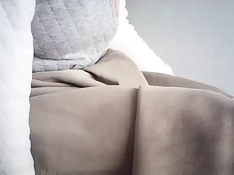 Snapshot of nolame18xxx chatting on February 3, 8:08 am nolame18xxx online show from February 3, 8:08 am