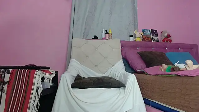 KeillyDiaz online show from December 2, 9:02 am
