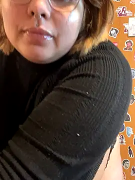 Snapshot of CrisyFerreira chatting on October 10, 2:21 am CrisyFerreira online show from October 10, 2:21 am