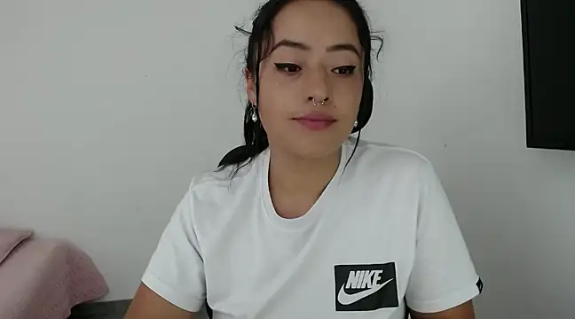Snapshot of jjulietha95 chatting on December 18, 4:09 am jjulietha95 online show from December 18, 4:09 am