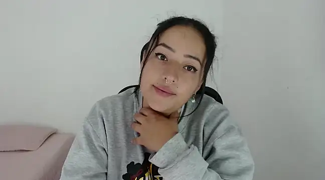 Snapshot of jjulietha95 chatting on December 18, 7:15 am jjulietha95 online show from December 18, 7:15 am