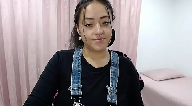 Snapshot of jjulietha95 chatting on February 14, 1:34 am jjulietha95 online show from February 14, 1:34 am