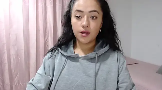 Snapshot of jjulietha95 chatting on February 14, 11:53 pm jjulietha95 online show from February 14, 11:53 pm