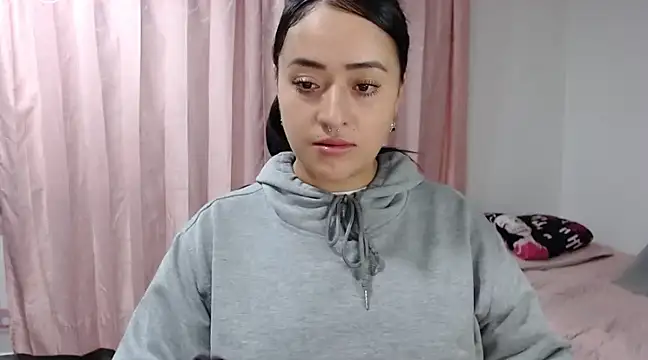Snapshot of jjulietha95 chatting on February 17, 3:47 am jjulietha95 online show from February 17, 3:47 am